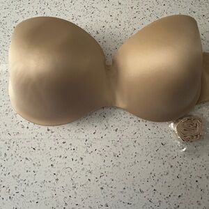 Maidenform Strapless Nude Bra 36c worn once! Perfect condition.